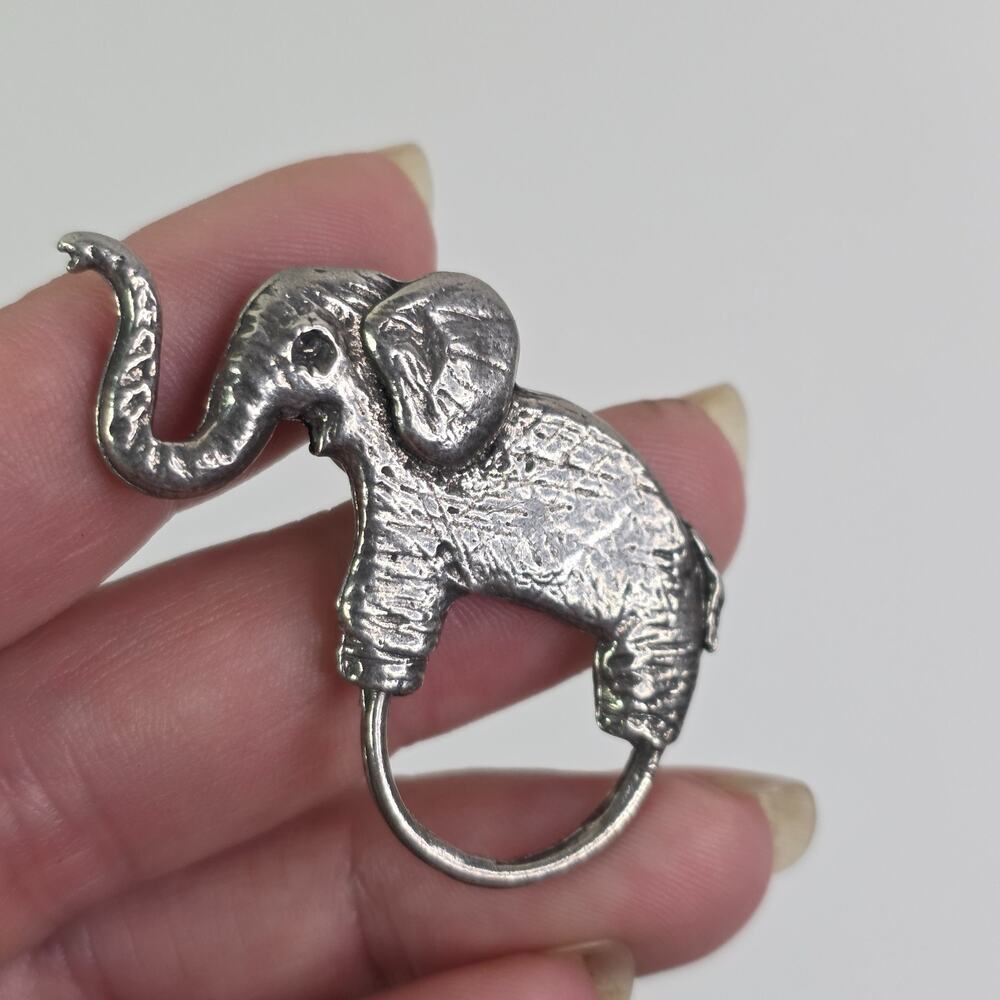 Unmarked Silver tone Elephant Animal Eyeglasses Holder Pin Broach